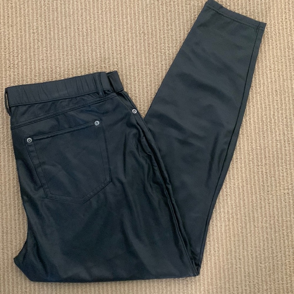 Hue faux leather leggings NEVER WORN